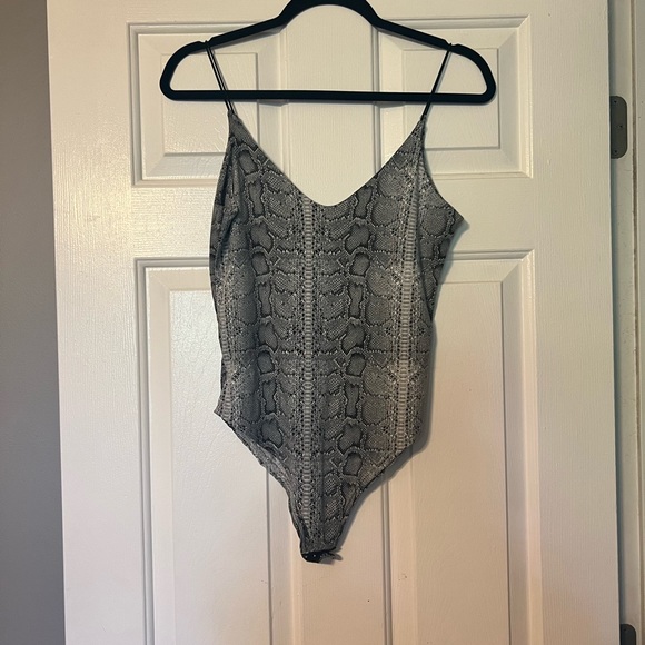 Small leopard cheetah snakeskin bodysuits spaghettis straps EUC nwt gaze lot two - Picture 9 of 12